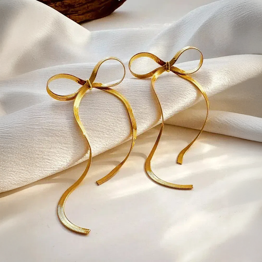 Sarella | Boucles d’oreilles nœud et chaîne serpent dorée