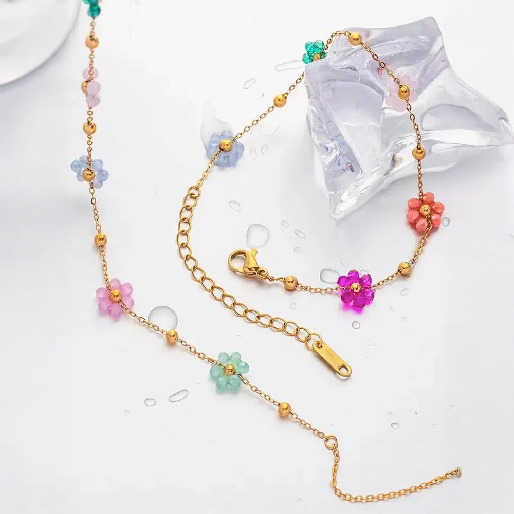 Marélia | Collier pendentif fleur aux perles florales faites main