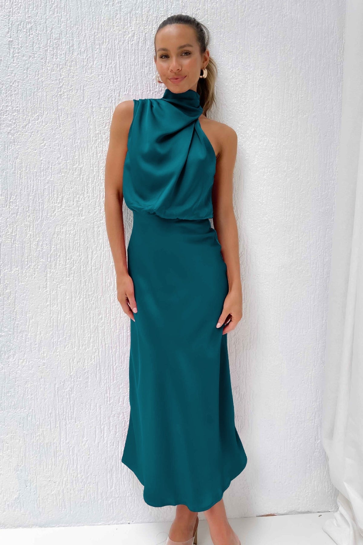 Benthe | Robe midi à épaules dénudées