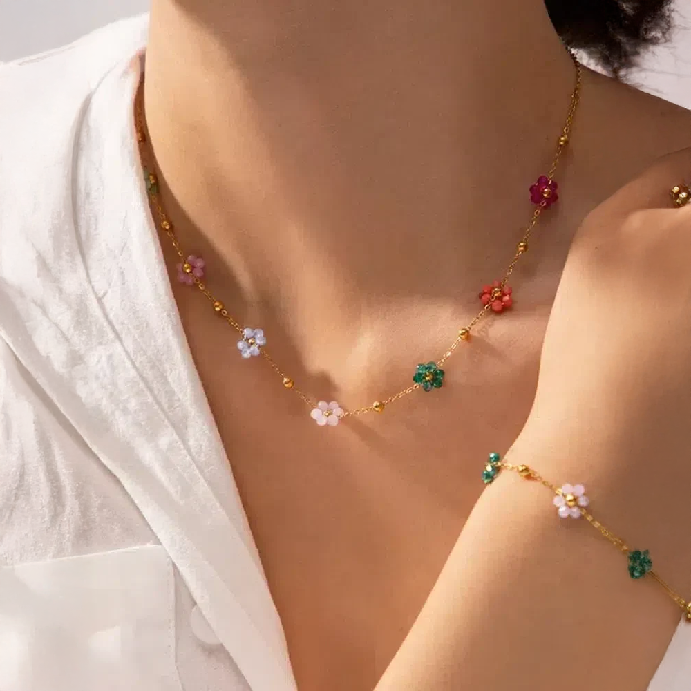 Marélia | Collier pendentif fleur aux perles florales faites main
